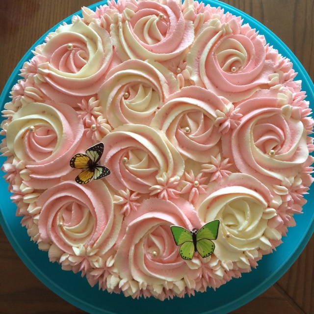 【玫瑰花奶油生日蛋糕图片】伊涵麻麻