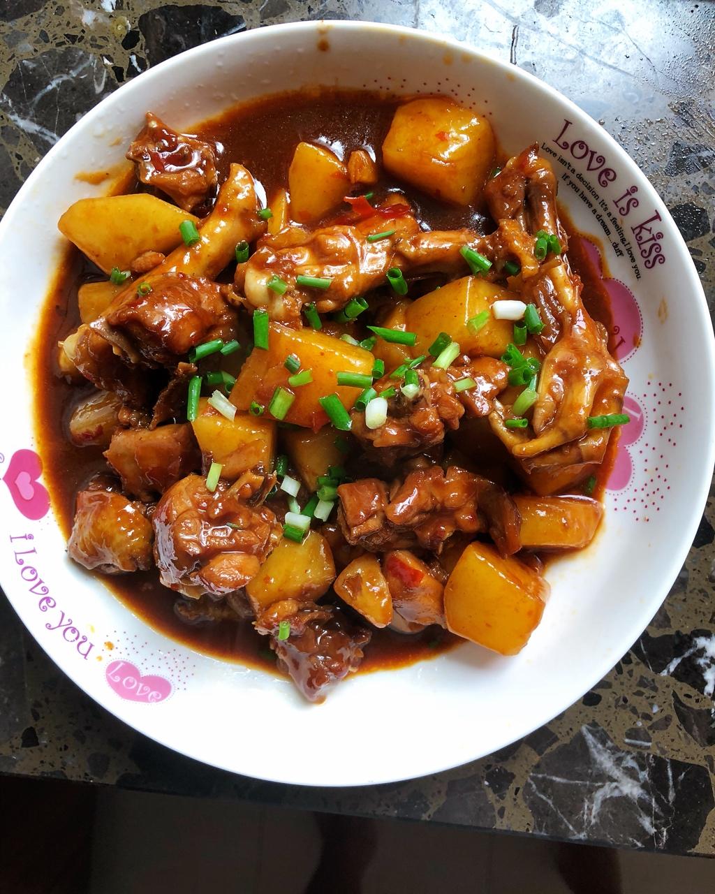 l佳念做的鲜香味浓土豆烧鸡(还是焖鸡?炒鸡?随便啦)