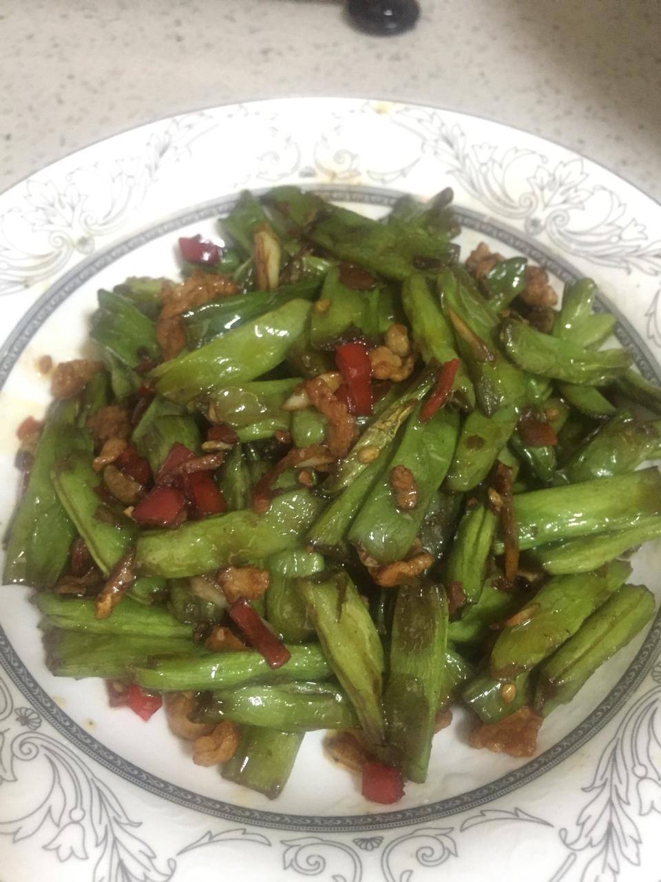 家常菜 干煸四季豆 ainy112做的干煸四季豆赞 四季豆,猪肉末,干辣椒碎