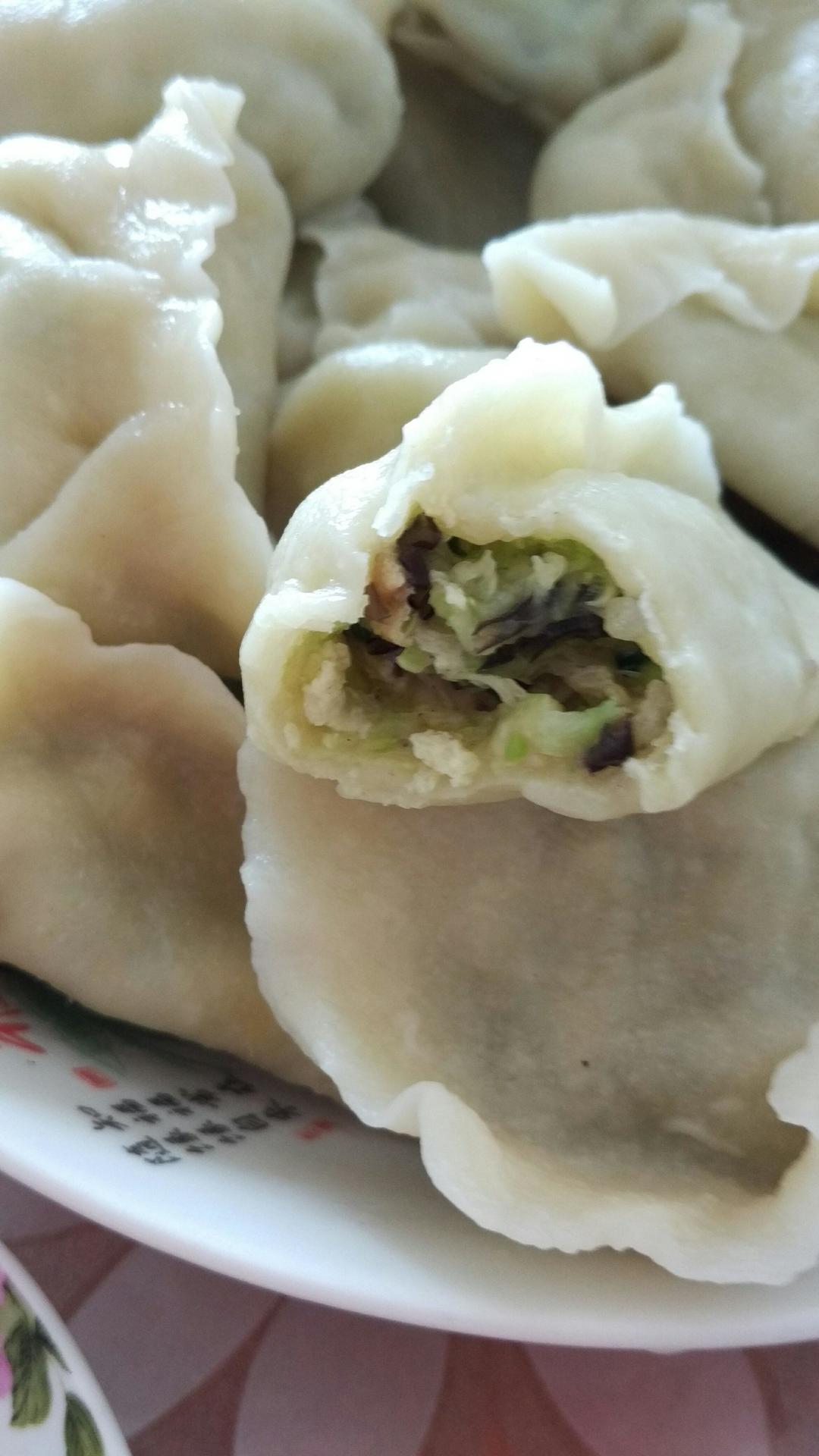 西葫芦(茭瓜)鸡蛋木耳饺子