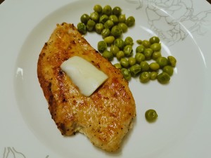 烤鸡胸肉 | GRILLED CHICKEN BREAST??的做法 步骤5