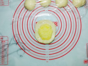 椰香扑鼻~椰蓉面包的做法 步骤10