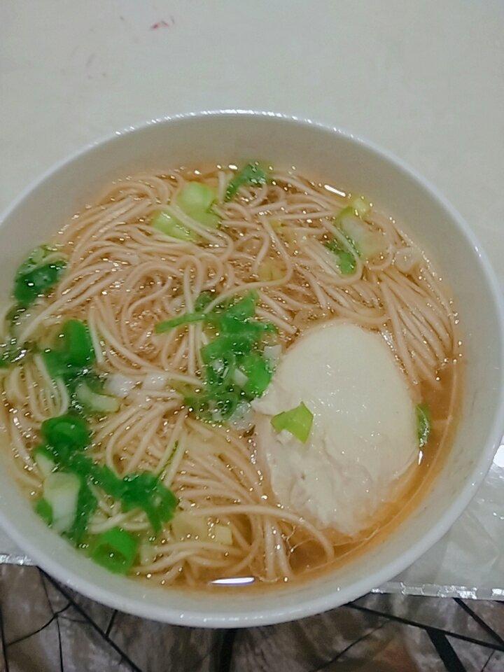 胡凌凌做的简单好吃的面条