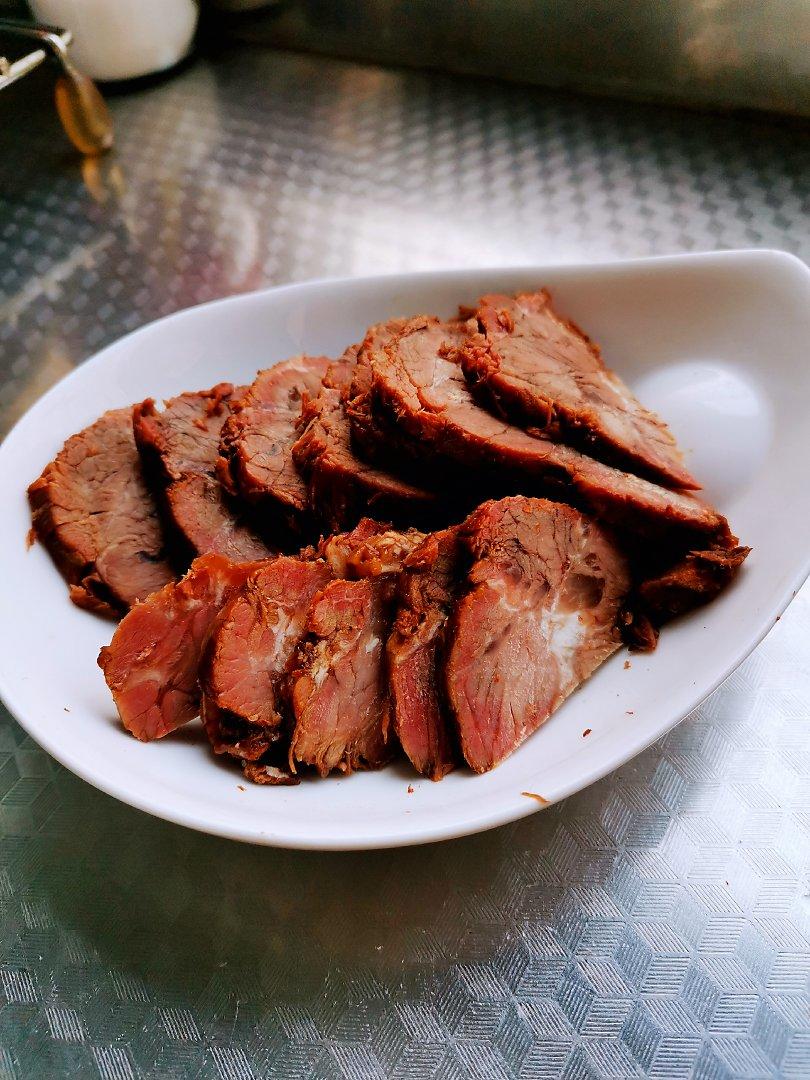 亲吻阳光的人做的五香酱牛肉