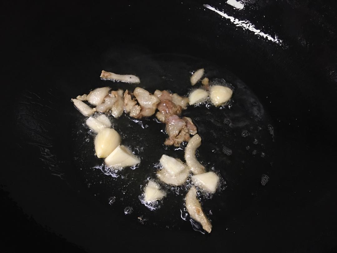芹菜香干炒肉的做法 步骤2