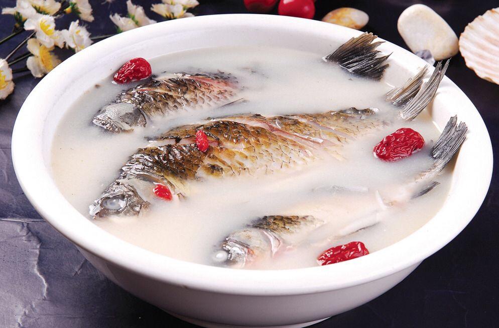 【鲫鱼汤的做法步骤图,鲫鱼汤怎么做好吃】浪漫时代的