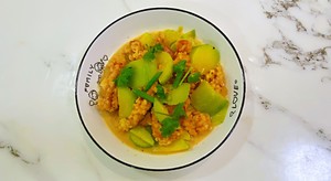 【孕妇食谱】小酥肉烩南瓜,色泽鲜艳又营养全面,孕妇营养一餐补全!的做法 步骤4
