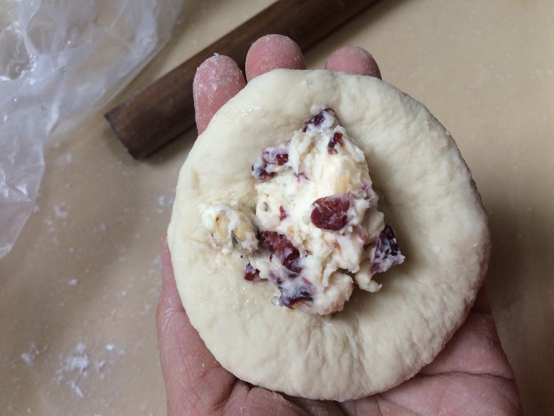 【核桃奶酪餐包（手揉版）的做法步骤图】蔡菜籽CL-制作