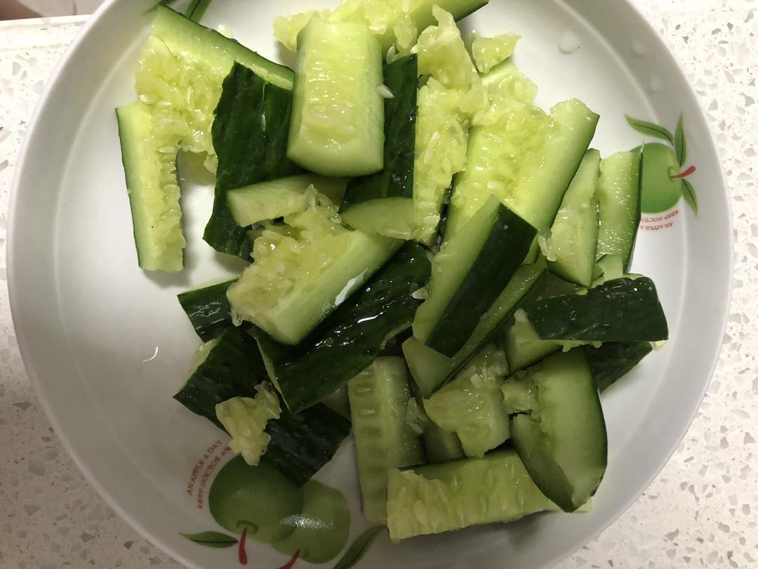 酸辣凉拌黄瓜的做法 步骤3