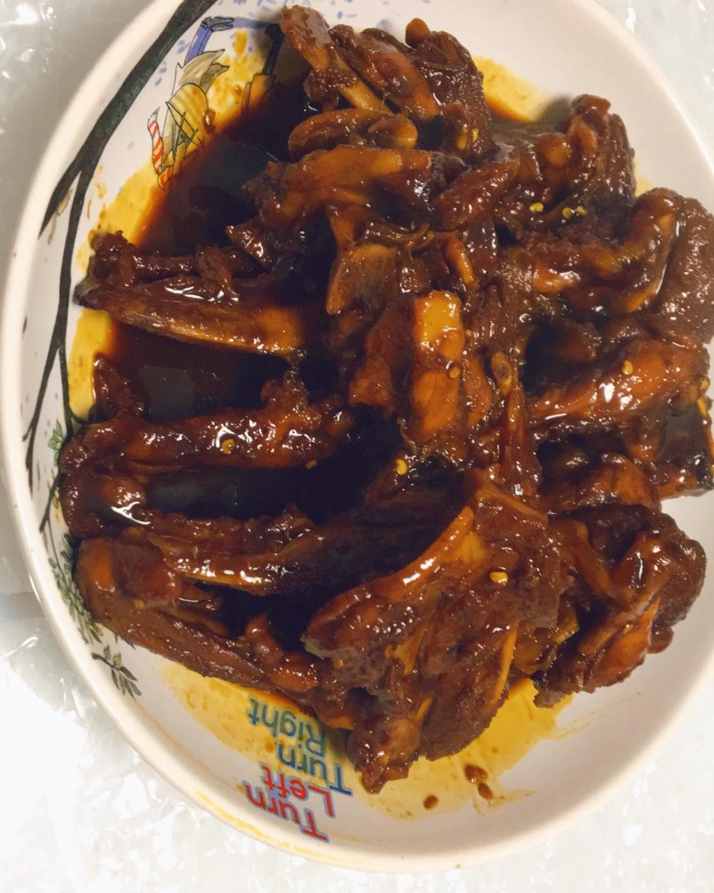 周-老太做的酱烧鸭锁骨