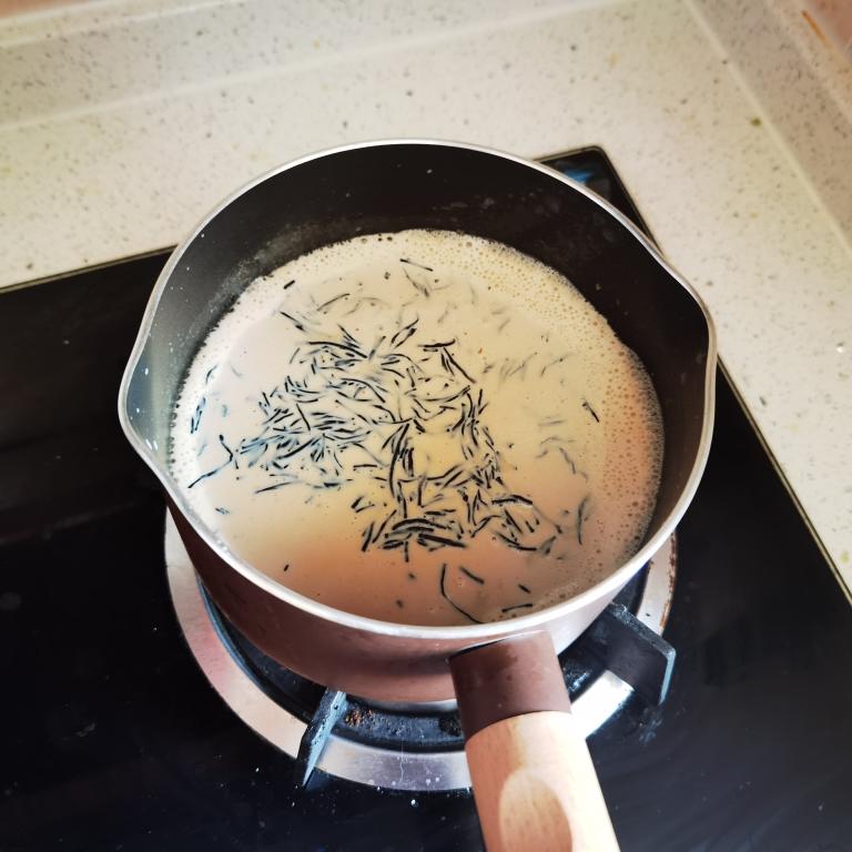 【自制奶茶的做法步骤图,自制奶茶怎么做好吃】超级猫