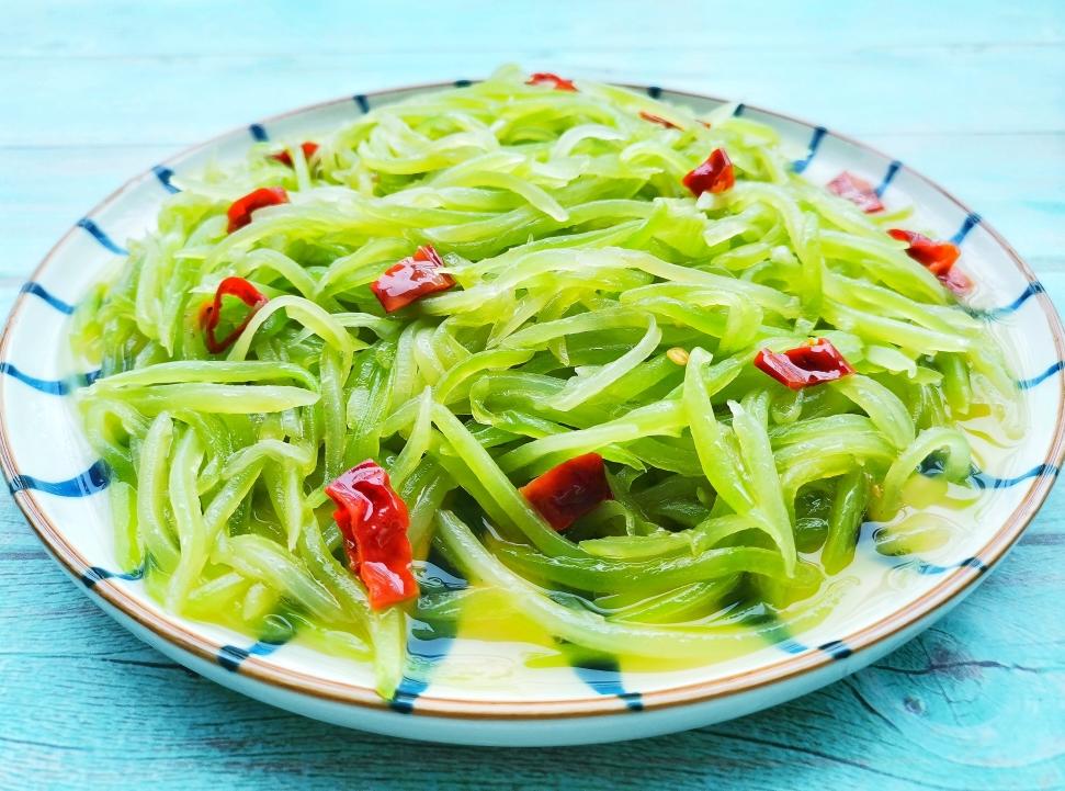 清炒莴笋丝