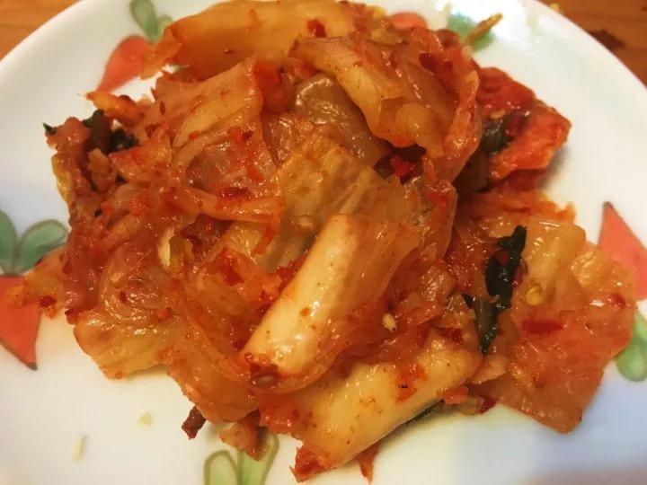 家常菜 兔式辣白菜          辣白菜是一个很神奇的东西,家家户户做法
