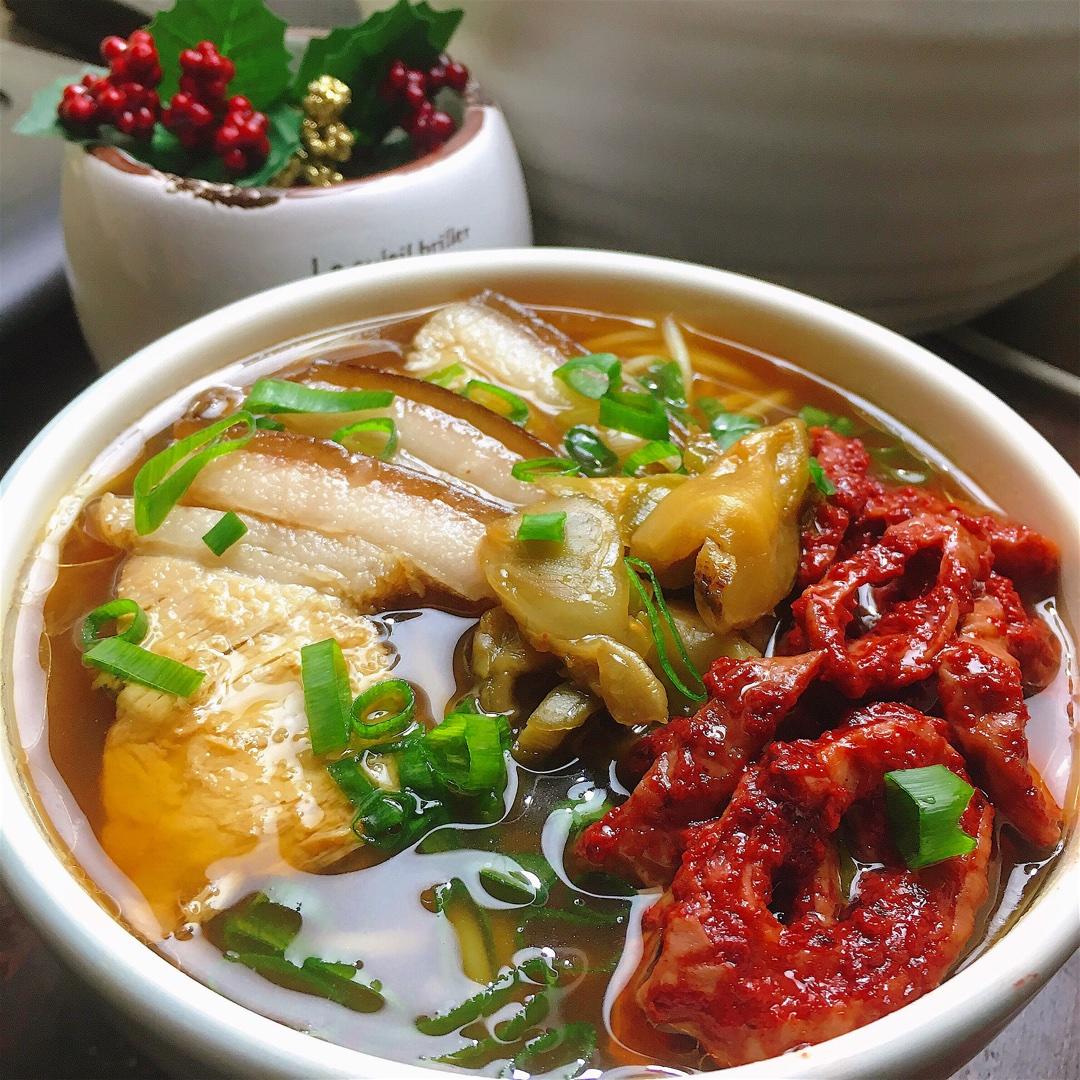 肉自己家の私房菜」来一碗热腾腾的私房秘制卤汁面(粉干,米粉!
