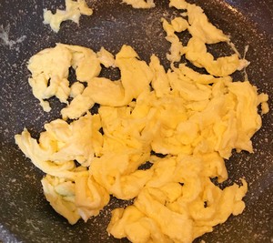 晶莹剔透的丝瓜炒虾仁鸡蛋的做法 步骤5