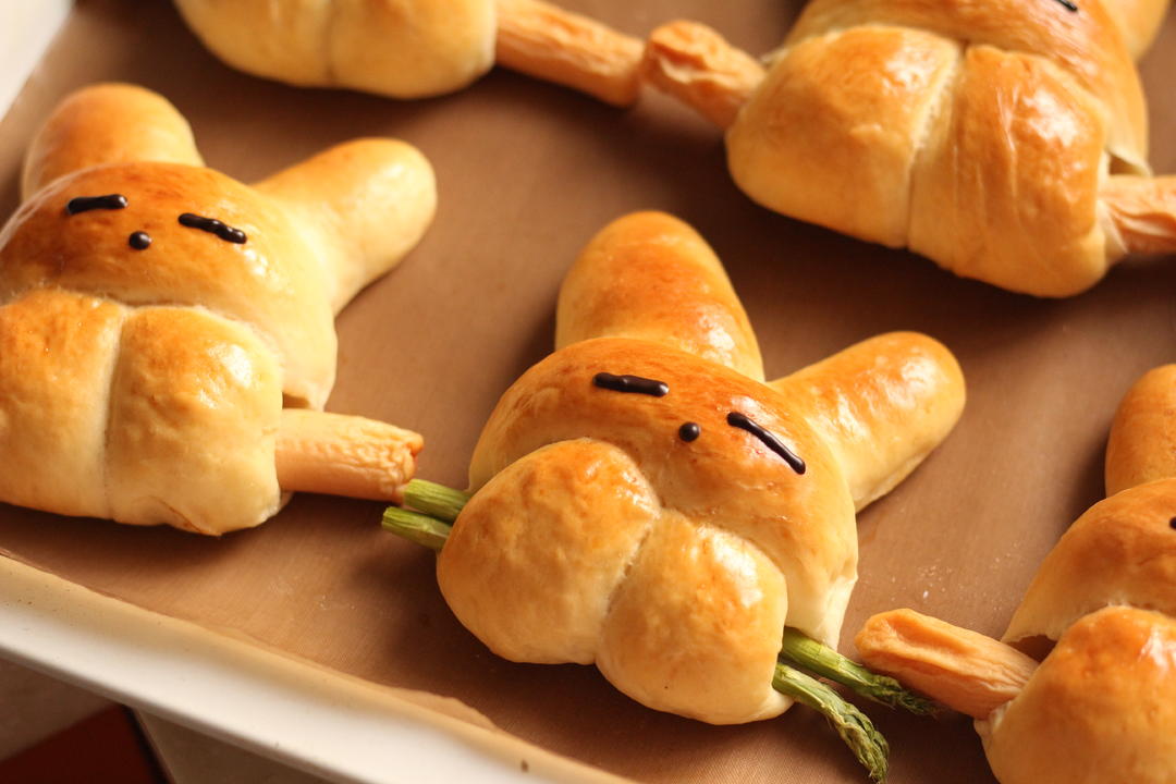 【可爱抱抱兔面包的做法步骤图,怎么做好吃】胖球闪电猴-制作