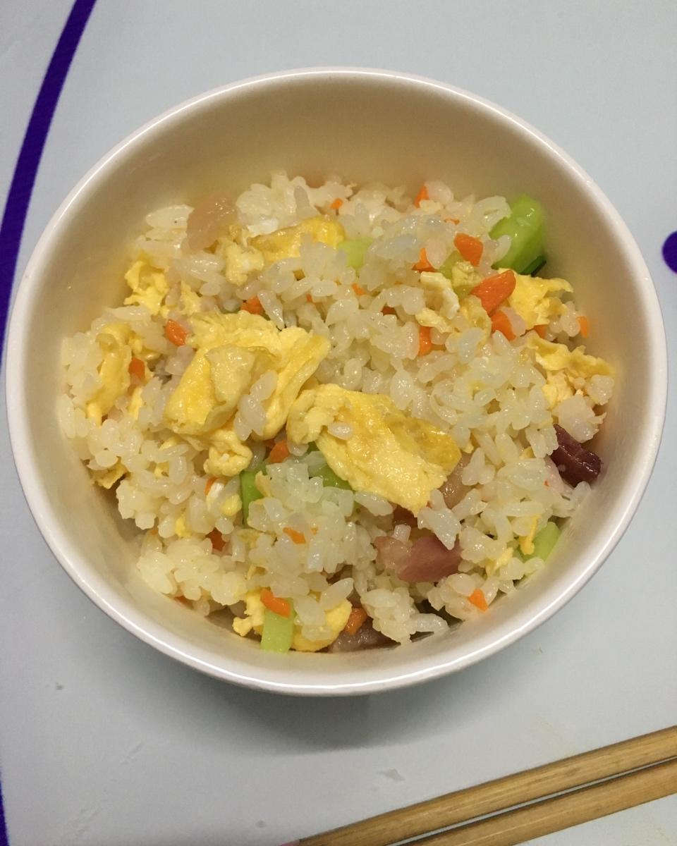 琪琪杉杉妈咪做的蛋炒饭