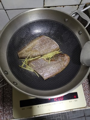 潮汕风味之不用翻面普宁豆酱半煎煮鱼的做法 步骤7