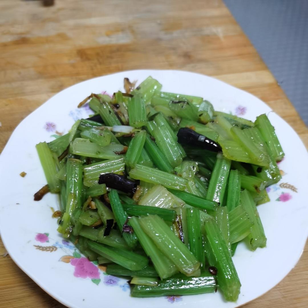 高先森_epa1做的素炒芹菜