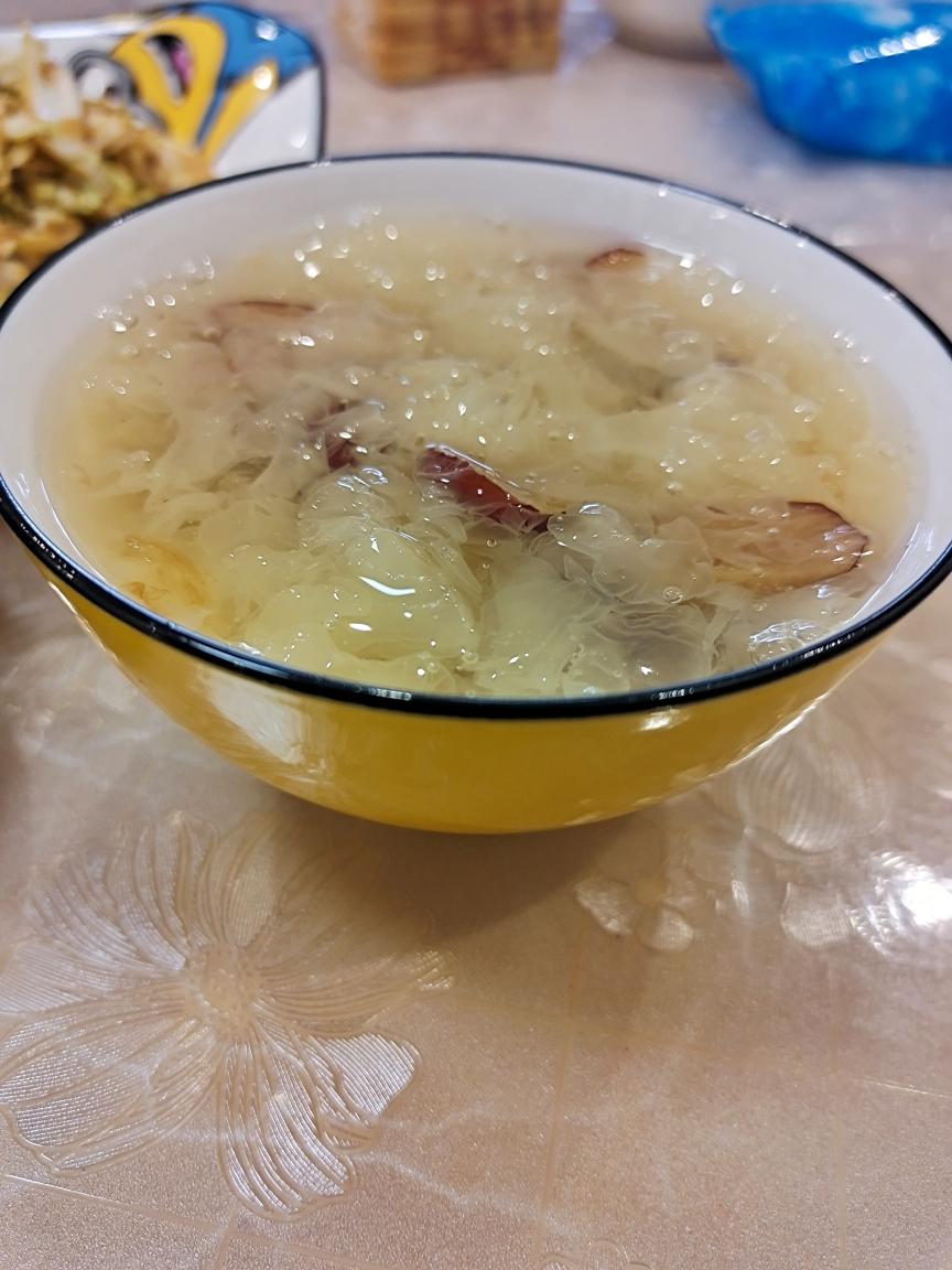 鲜银耳羹