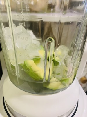 冰激凌牛油果的做法 步骤1
