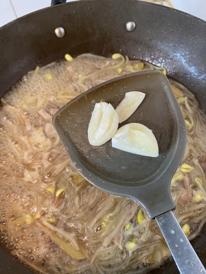 黄豆芽炖粉条的做法 步骤11