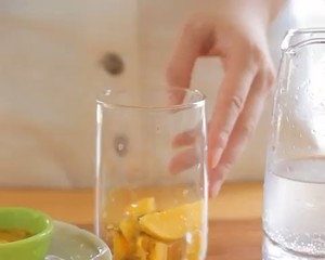 瓷肌美白の水果姜茶的做法 步骤3