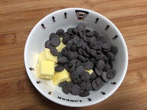 简化版熊谷裕子巧克力蛋糕的做法 步骤1