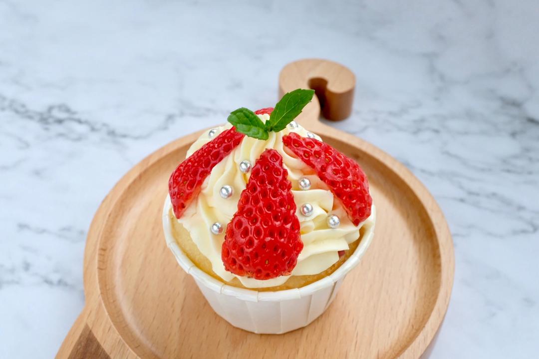 草莓三重奏杯子蛋糕的全部作品
