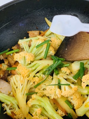 干锅有机花菜(口感是脆的,千万别焯水)的做法 步骤12