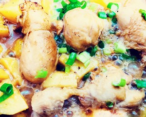土豆鸡腿砂锅煲的做法 步骤13
