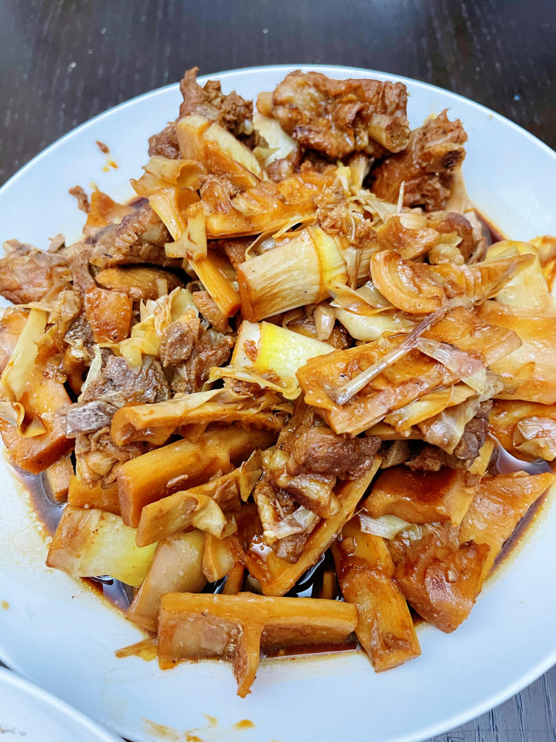苏晔麻麻做的竹笋烧排骨