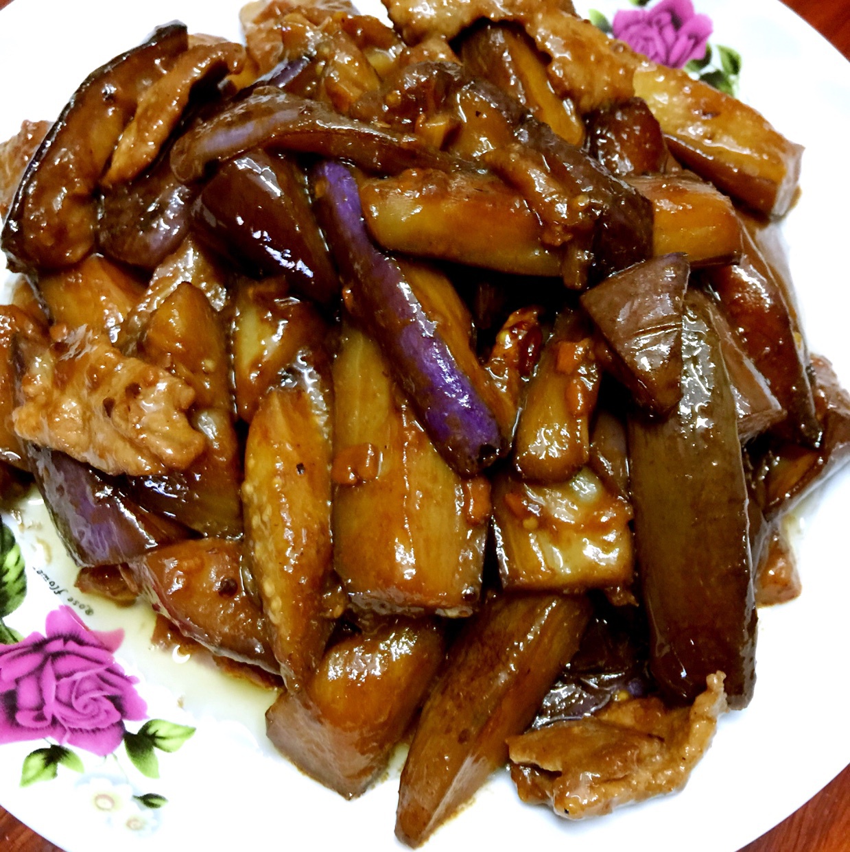 家常菜 鱼香茄子 陈雅芳做的鱼香茄子  赞 茄子,豆瓣酱,油,姜末,蒜末