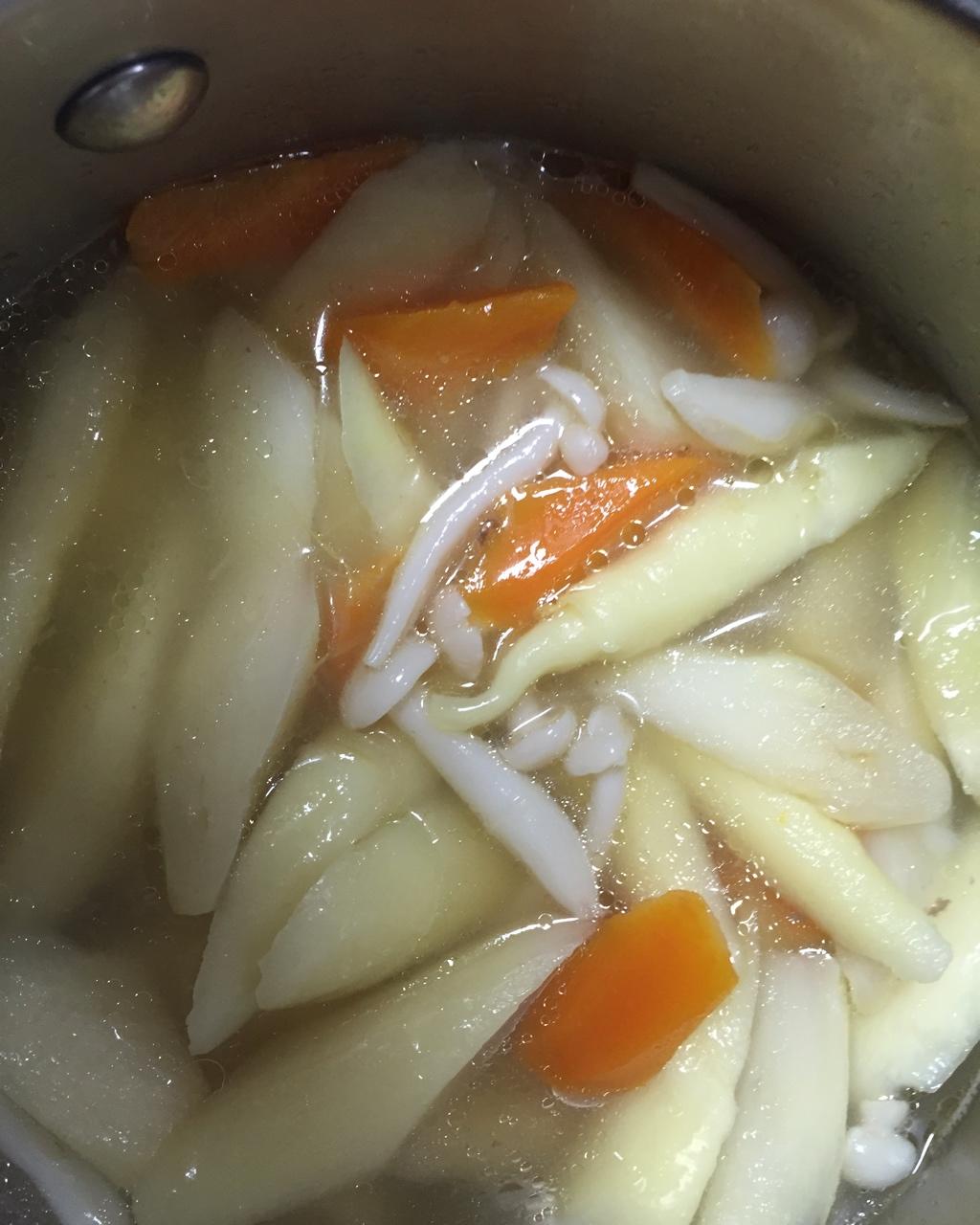 彩虹天那边做的骨头茭白汤(电饭煲党必备)