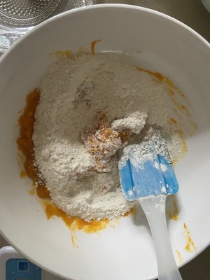 奶香芝麻南瓜鸡蛋饼干的做法 步骤3