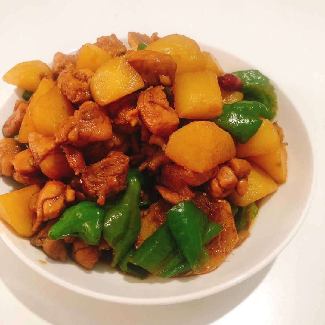 晓晴下厨房做的简单版土豆黄焖鸡米饭