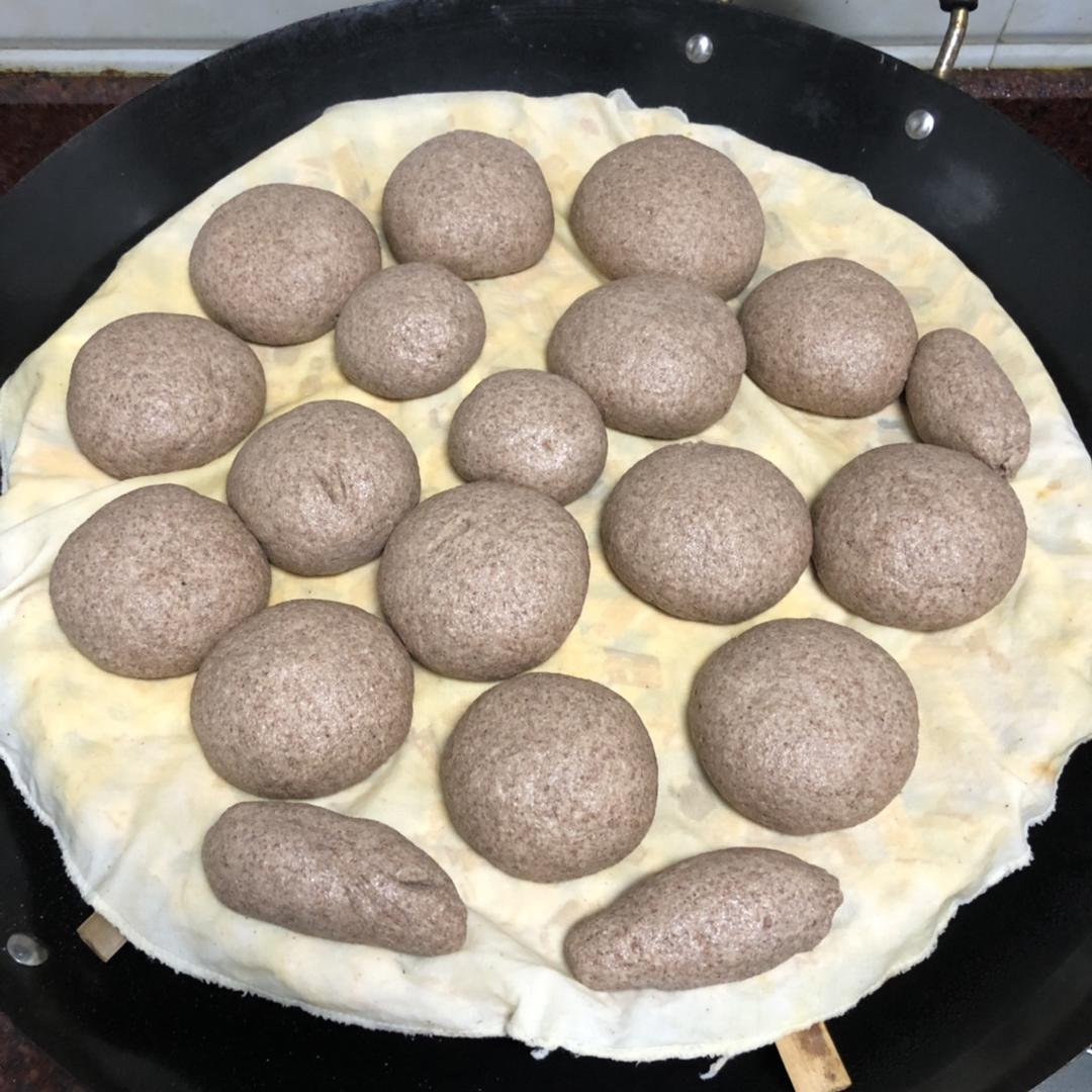 黑全麦馒头