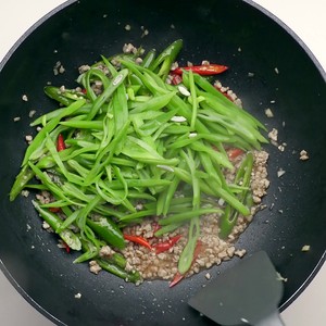 农家小炒豆角的做法 步骤4
