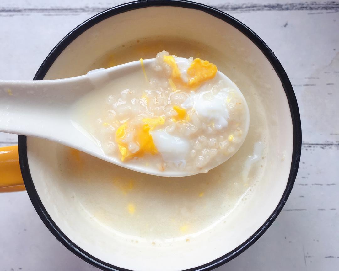 低能量简易早餐:椰味鸡蛋麦片粥