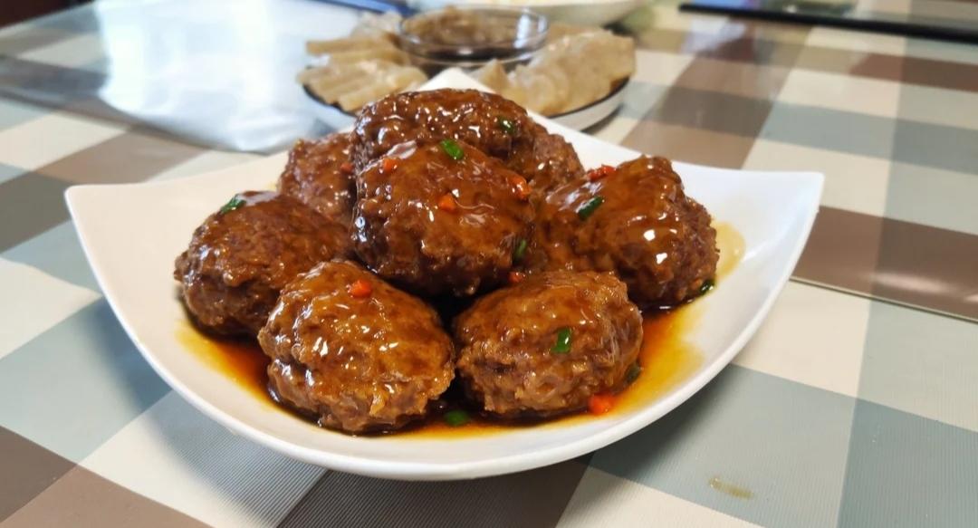 红烧狮子头 简直太好吃了