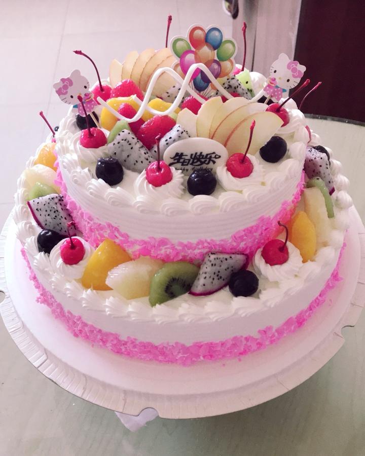 阿李李李李做的双层生日蛋糕