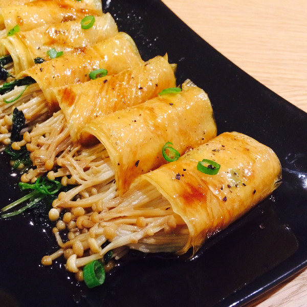于小月亮做的豆皮卷金针菇