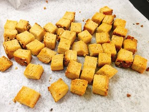 鳗鱼凯撒沙拉的做法 步骤2