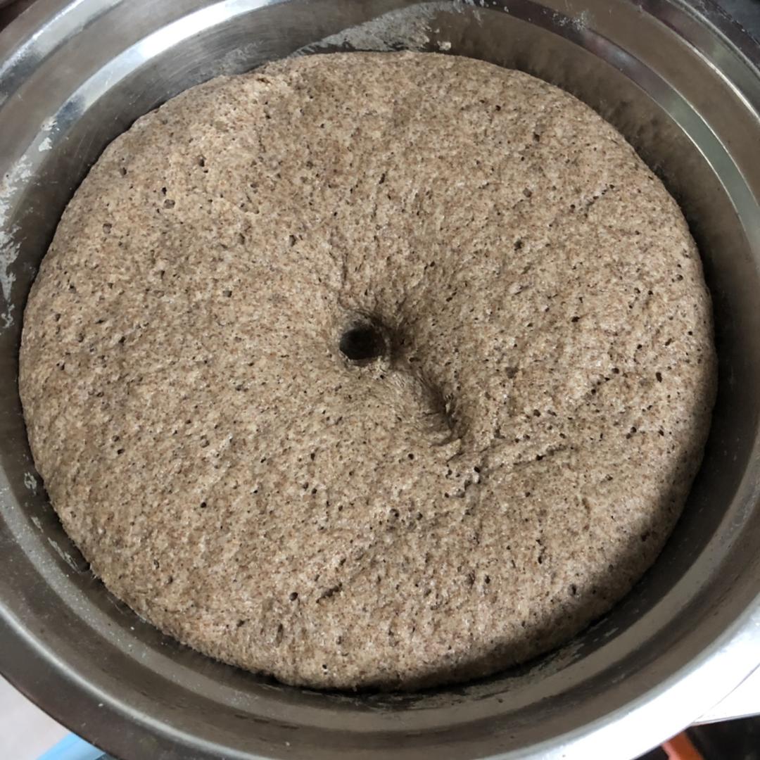 黑全麦馒头