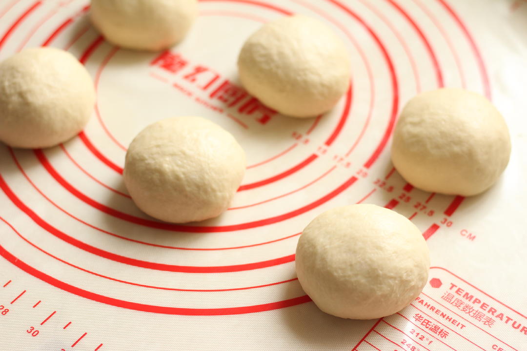 【可爱抱抱兔面包的做法步骤图,怎么做好吃】胖球闪电猴-制作