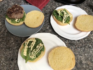 超级多汁的牛肉汉堡的做法 步骤5