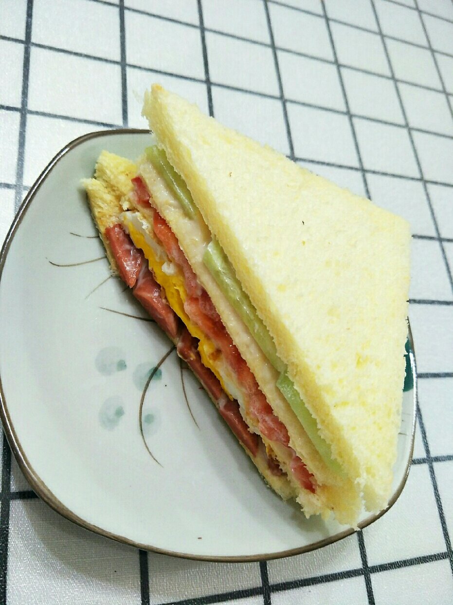 宫老板家的小厨师做的早餐三明治