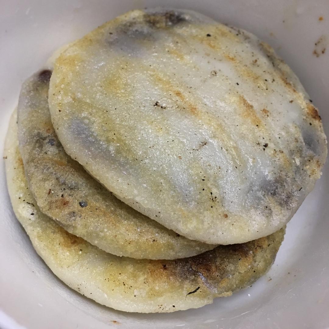是小馆做的糯米豆沙饼