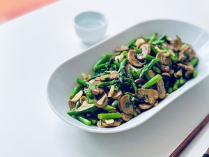 无油热炒口蘑芦笋,健康低脂餐的做法 步骤8