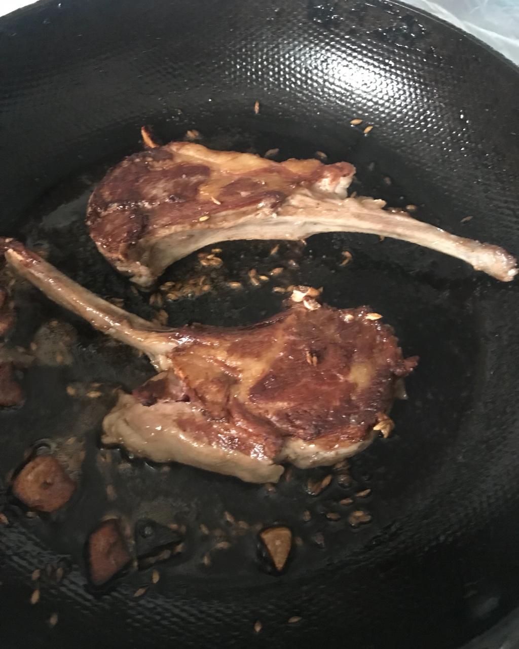 静候成长做的蒜香煎羊排